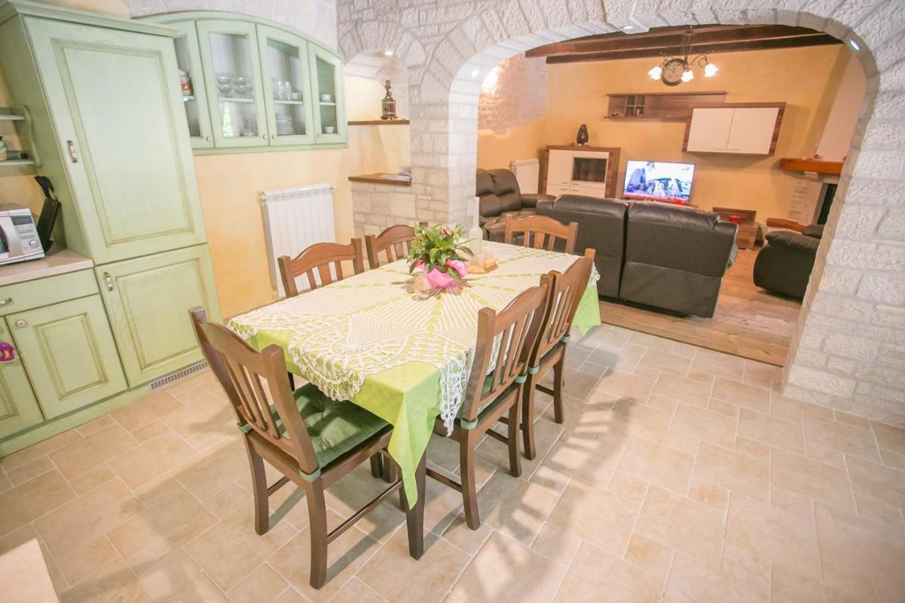 Holiday Home Mendula Tinjan Zewnętrze zdjęcie