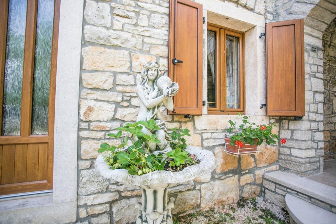 Holiday Home Mendula Tinjan Zewnętrze zdjęcie