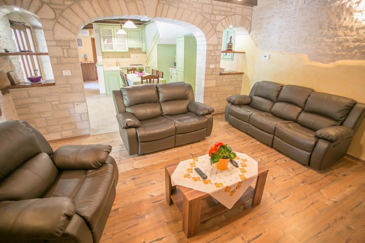 Holiday Home Mendula Tinjan Zewnętrze zdjęcie