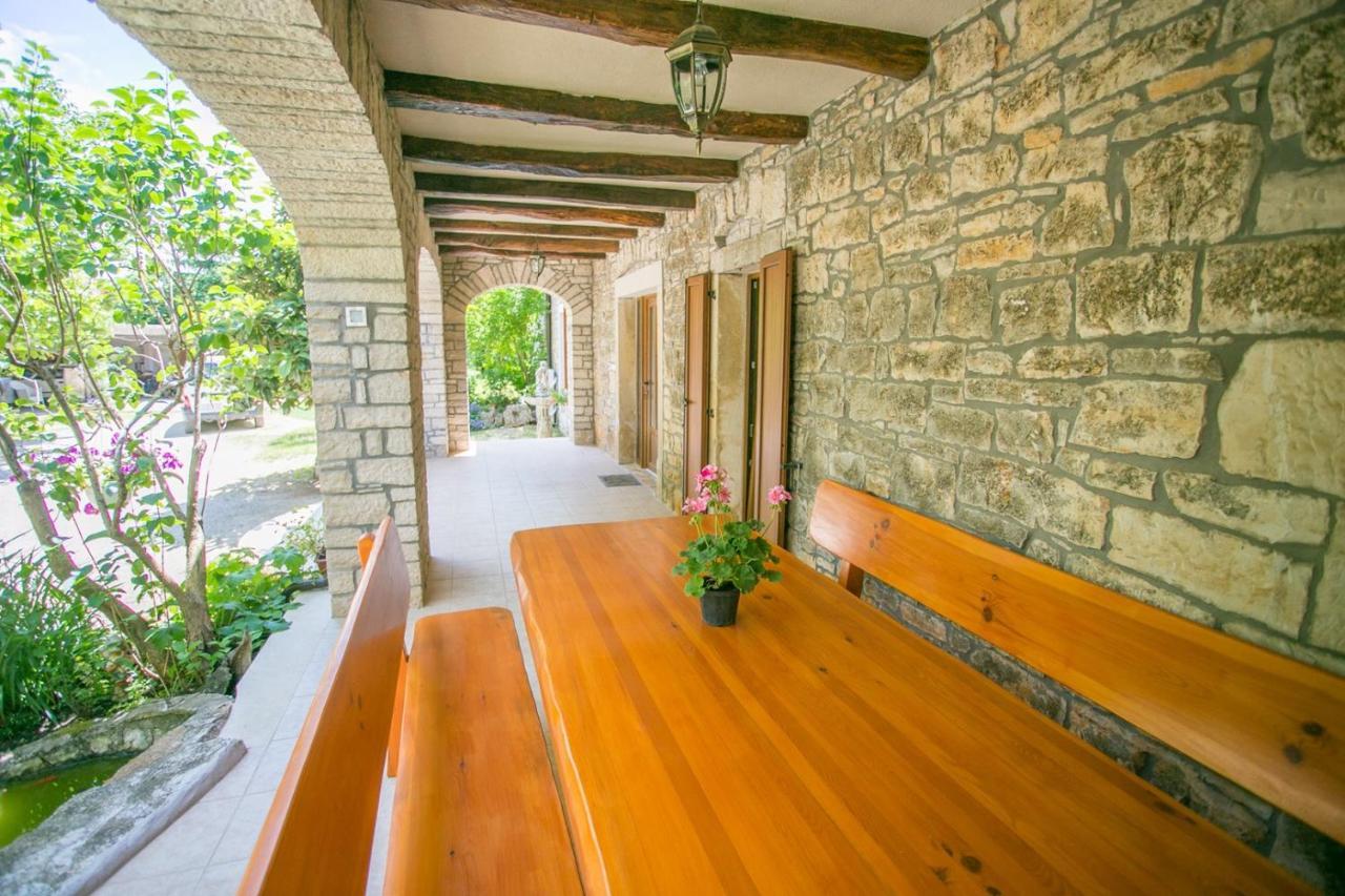 Holiday Home Mendula Tinjan Zewnętrze zdjęcie